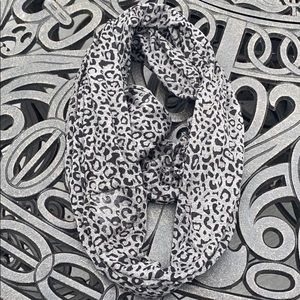 black & gray cheetah print wrap